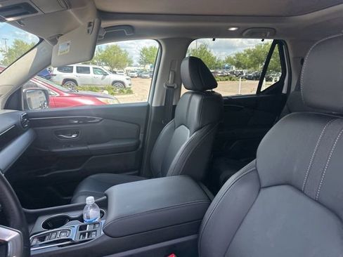 Used 2025 Honda Pilot Touring image 16