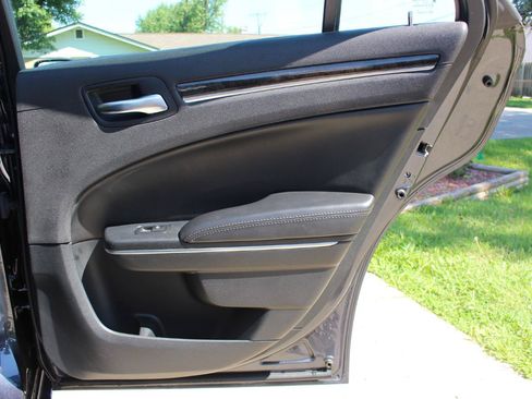 Used 2016 Chrysler 300 C AWD/4WD image 38