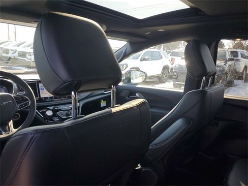 New 2026 Chrysler Pacifica Select image 11