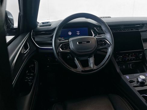 Used 2023 Jeep Grand Cherokee Overland w/ Advanced Protech Group III AWD/4WD image 17