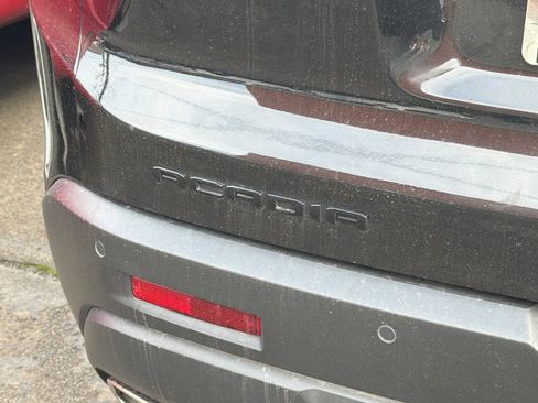 Used 2021 GMC Acadia SLT w/ Elevation Edition image 6