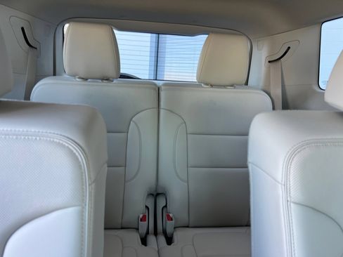 Used 2021 GMC Acadia Denali w/ Denali Technology Package FWD image 21