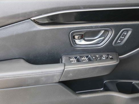 Certified 2025 Honda Pilot Touring image 24