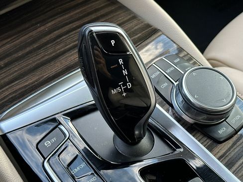 Used 2018 BMW 530i RWD image 17