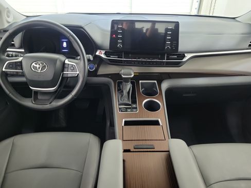 Used 2023 Toyota Sienna XLE w/ XLE Plus Package FWD image 15