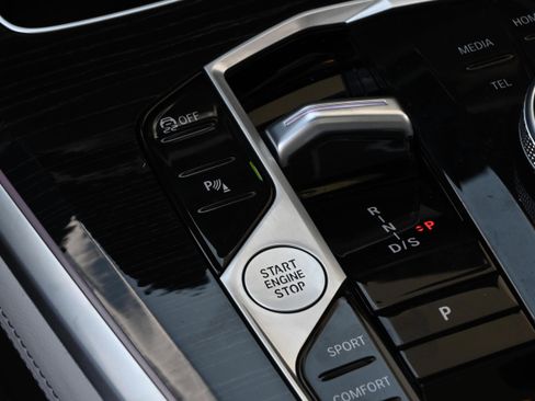 Certified 2025 BMW X5 xDrive40i w/ M Sport Package image 18