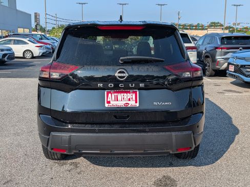 Used 2024 Nissan Rogue SV AWD/4WD image 4