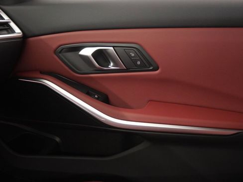 Used 2025 BMW 330i Sedan w/ Premium Package image 27