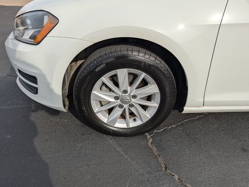 Used 2017 Volkswagen Golf S image 30