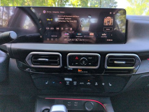 New 2026 Nissan Sentra SV w/ SV Convenience Package FWD image 22