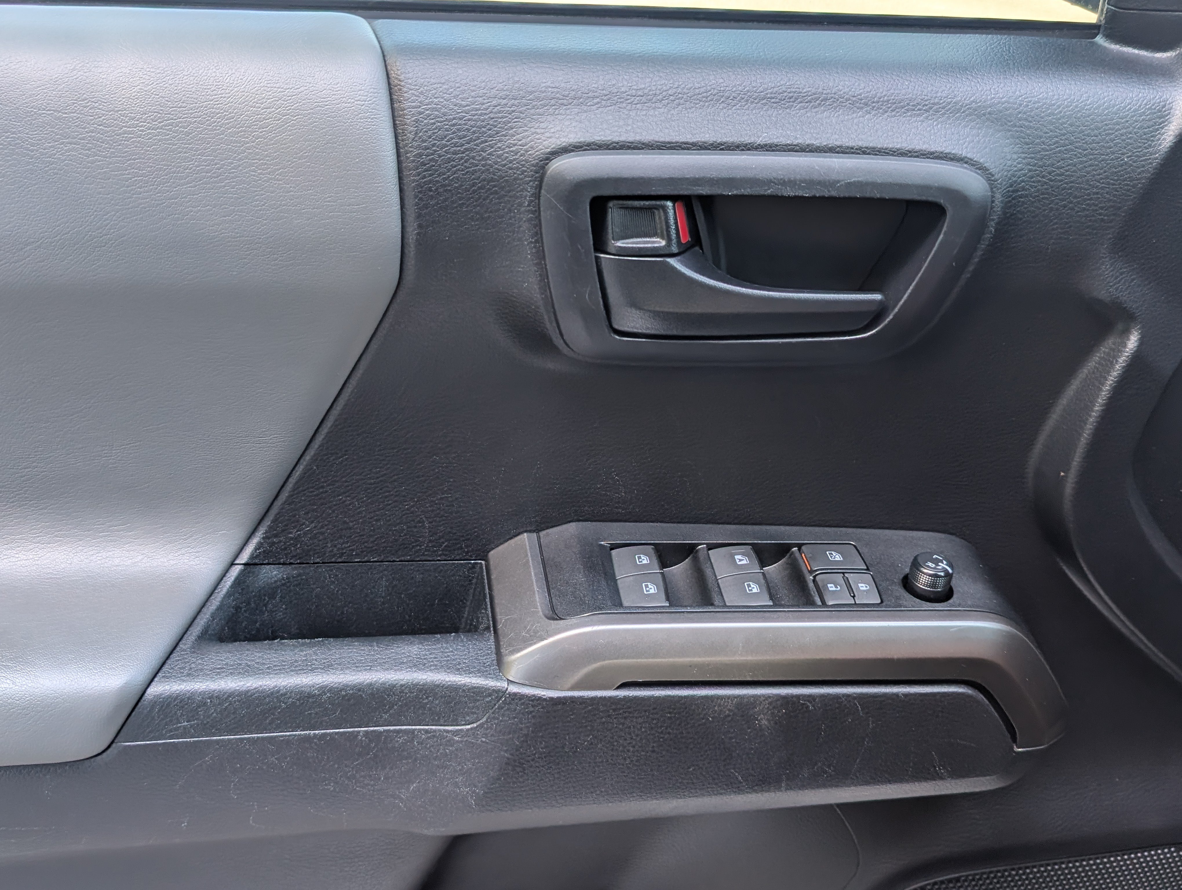 Used 2021 Toyota Tacoma SR5 RWD image 15