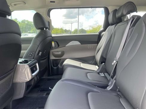 New 2026 Kia Carnival EX FWD image 17