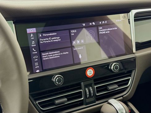 New 2026 Porsche Macan image 18