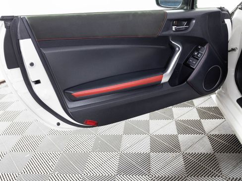 Used 2020 Toyota 86 image 16