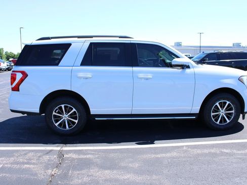 Used 2020 Ford Expedition XLT w/ Equipment Group 202A AWD/4WD image 3
