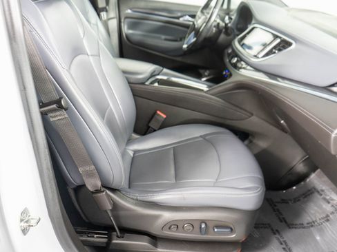 Used 2024 Buick Enclave Premium image 8