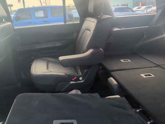 Used 2024 Ford Expedition Limited AWD/4WD image 5