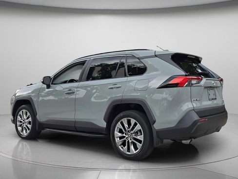 Used 2022 Toyota RAV4 XLE Premium AWD/4WD image 8