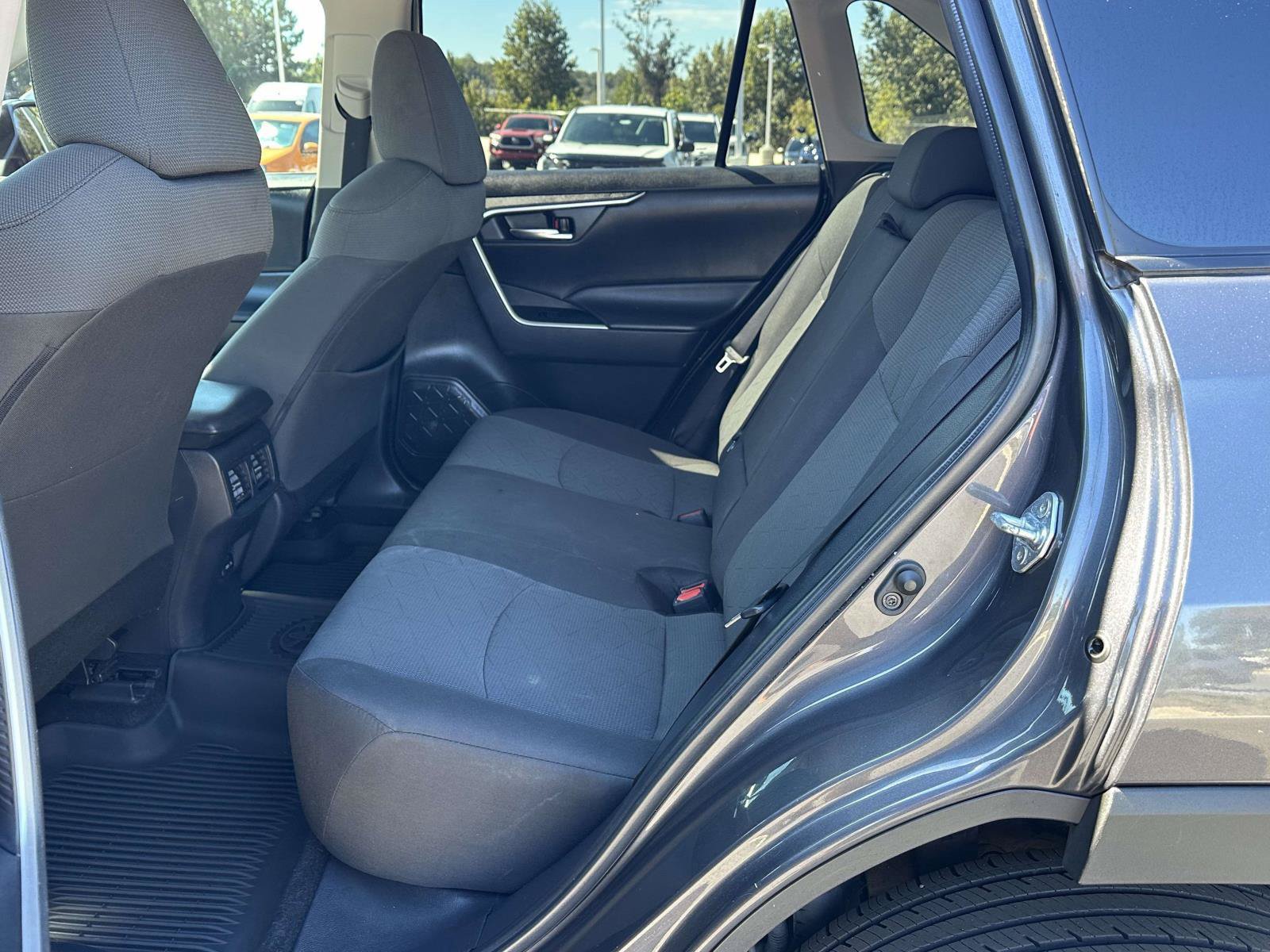 Used 2022 Toyota RAV4 XLE FWD image 9