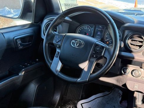 Used 2016 Toyota Tacoma TRD Sport image 14