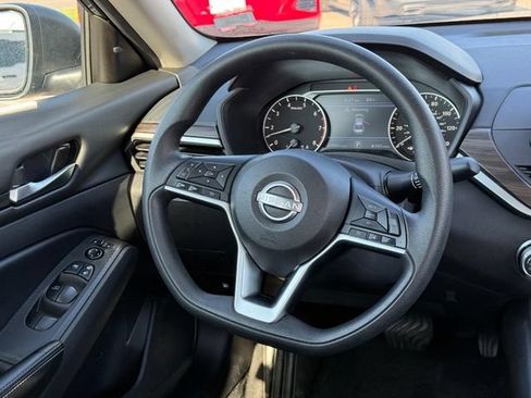 Used 2024 Nissan Altima 2.5 SV FWD image 19