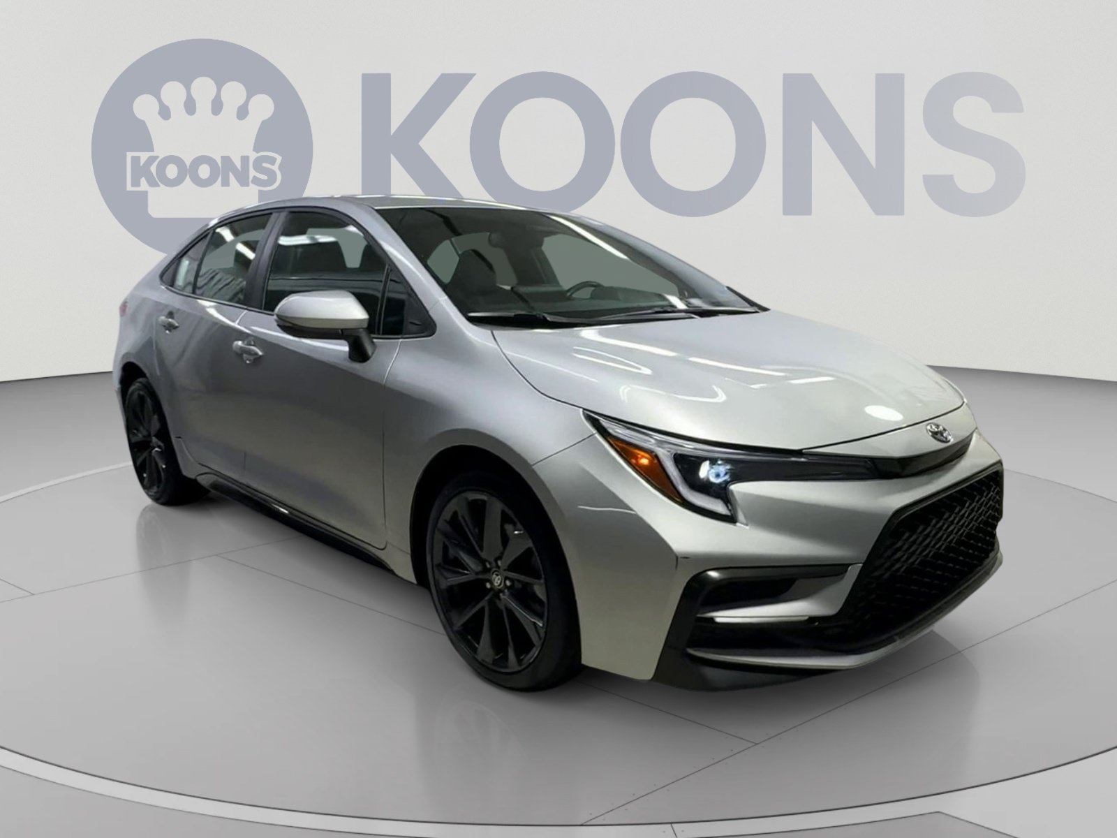 Used 2025 Toyota Corolla SE FWD image 2