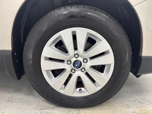 Used 2018 Subaru Outback 2.5i Premium AWD/4WD image 29