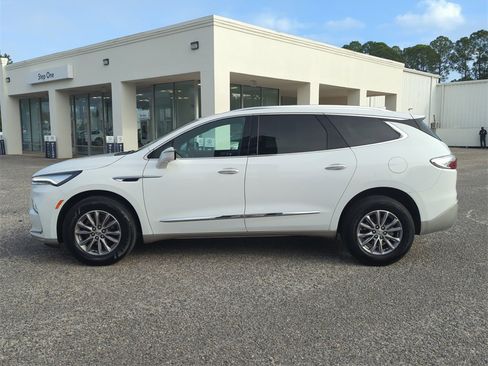 Used 2024 Buick Enclave Premium image 4