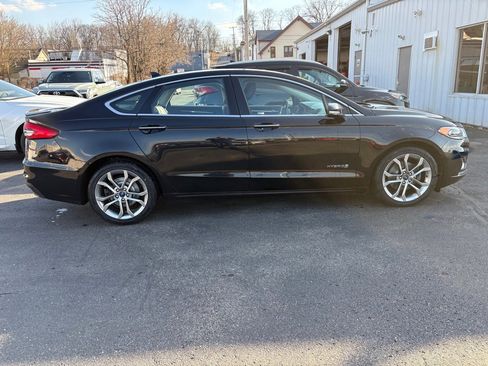 Used 2019 Ford Fusion Titanium image 2