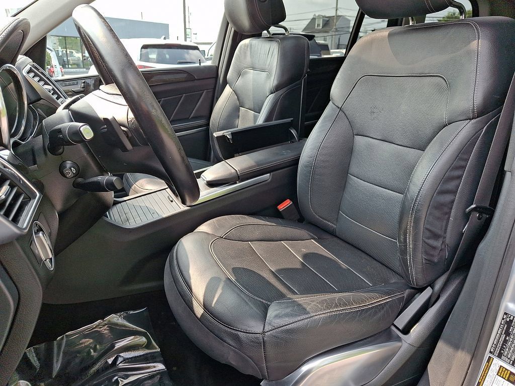 Used 2015 Mercedes-Benz GL 550 4MATIC image 18