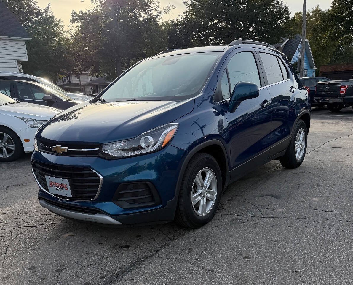Used 2020 Chevrolet Trax LT w/ LT Convenience Package FWD image 2