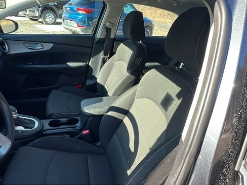 Used 2023 Kia Forte LX image 17