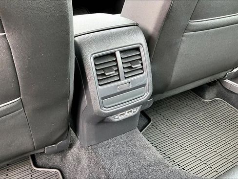 Certified 2020 Volkswagen Passat 2.0T SE FWD image 18