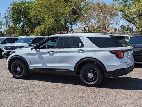 New 2025 Ford Explorer Base image 3