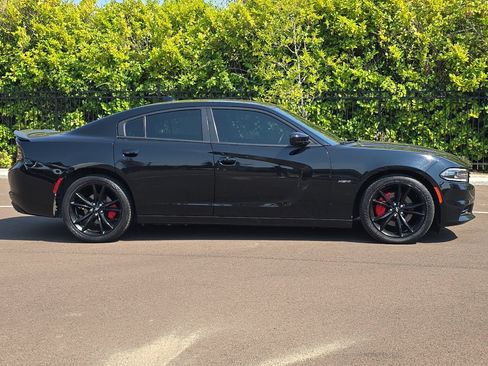 Used 2017 Dodge Charger R/T w/ Blacktop Package RWD image 3