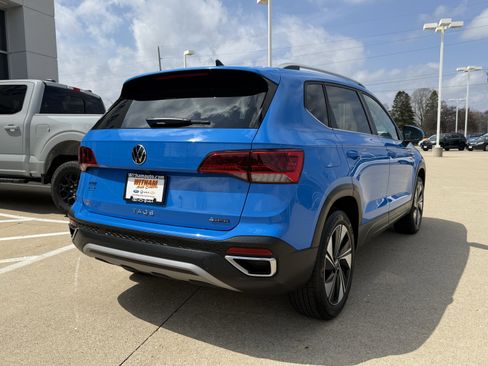 Used 2024 Volkswagen Taos SE w/ Panoramic Sunroof Package AWD/4WD image 4