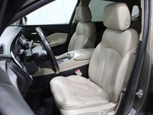 Used 2017 Buick Envision Essence image 5