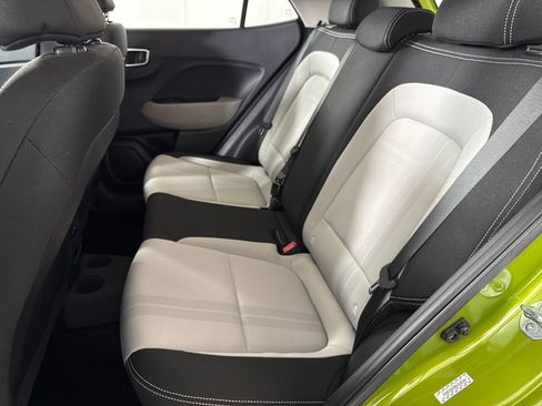 Used 2024 Hyundai Venue SEL image 11