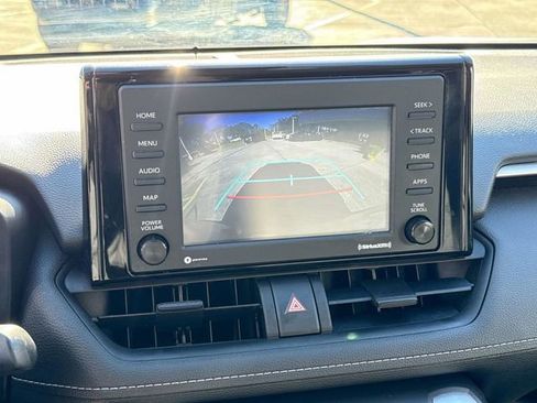 Used 2022 Toyota RAV4 LE image 30