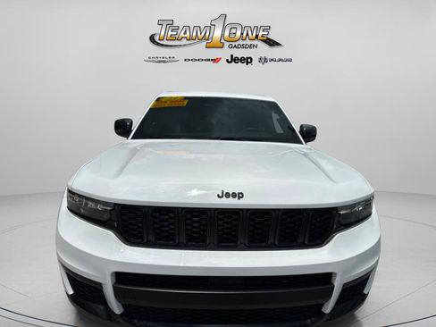 Used 2023 Jeep Grand Cherokee L Laredo RWD image 3