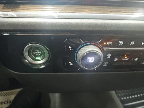Used 2023 Chevrolet Silverado 1500 LT AWD/4WD image 6