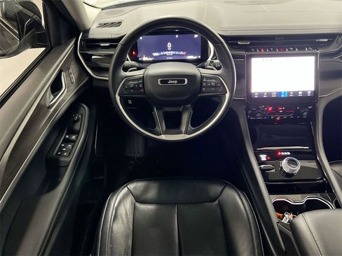 Used 2022 Jeep Grand Cherokee Limited image 20