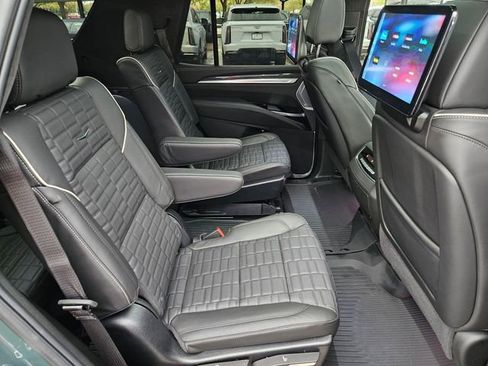 Used 2025 Cadillac Escalade V w/ LPO, ONYX Package image 30