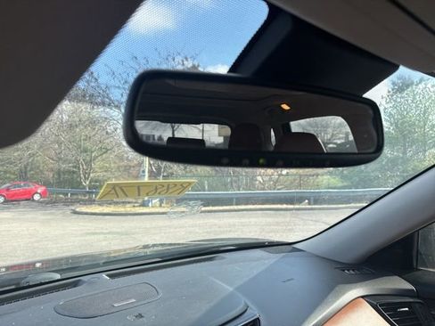 Used 2018 Nissan Rogue SL w/ Premium Package image 18