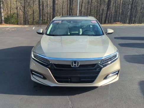 Used 2020 Honda Accord Touring image 2