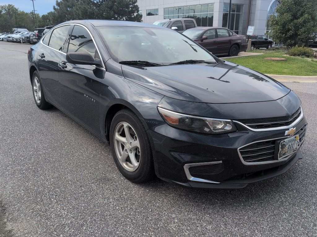 Used 2018 Chevrolet Malibu LS w/ LPO, Convenience Package 2 FWD image 5