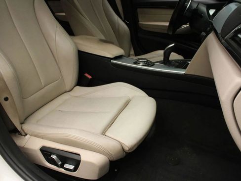 Used 2016 BMW 328i Sedan w/ M Sport Package RWD image 29