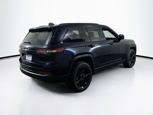 Used 2023 Jeep Grand Cherokee Limited w/ Black Appearance Package image 5