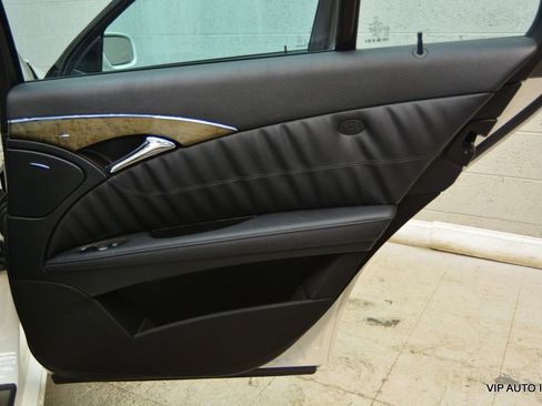 Used 2009 Mercedes-Benz E 550 Sedan image 10