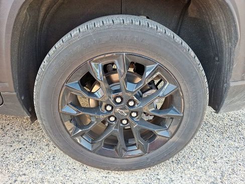 Used 2024 Chevrolet Traverse LS w/ Midnight/Sport Edition FWD image 8